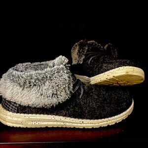 Hey dudes, grey black color, size 7